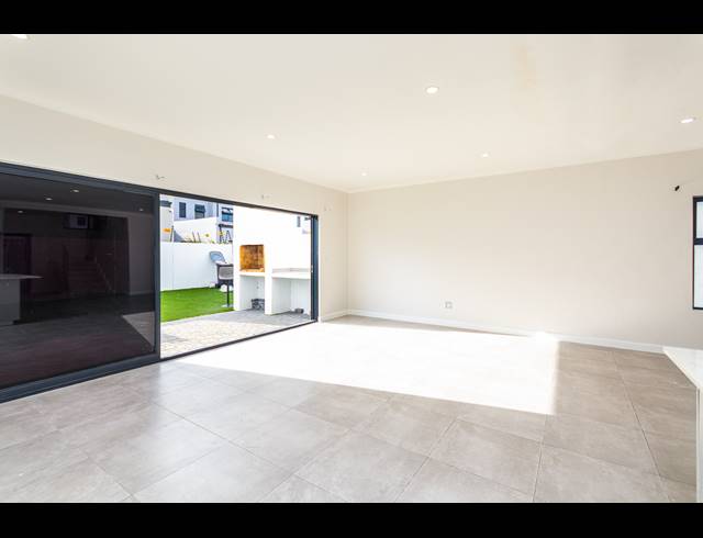 4 BEDROOM FREEHOLD FOR SALE IN SANDOWN